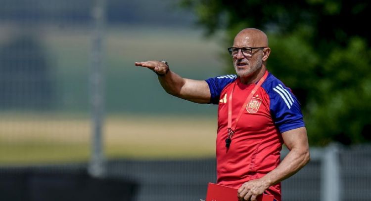 La dieta que lleva a cabo el entrenador Luis de la Fuente para mantenerse espléndido a los 63 años
