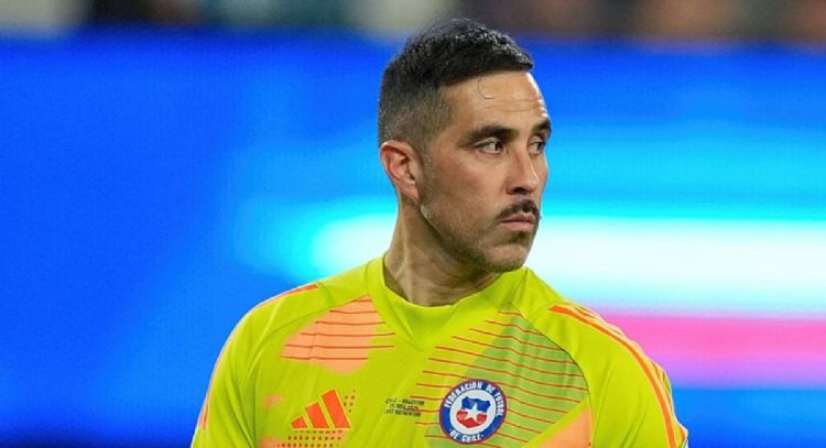 Si Claudio Bravo deja la Selección Chilena: el arquero que se ganaría el puesto de titular