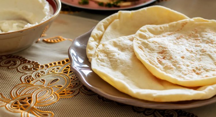 Nunca fue tan fácil hacer pan árabe: la receta para cocinarlo en la freidora de aire