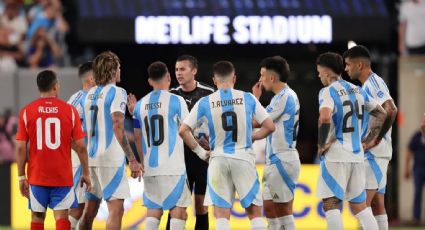 En el partido contra Chile: la presión de Lionel Messi al árbitro del encuentro