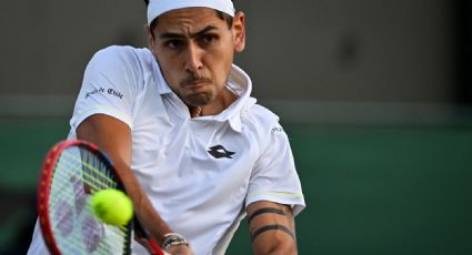 Con la lluvia como protagonista: Alejandro Tabilo peleó y quedó eliminado de Wimbledon