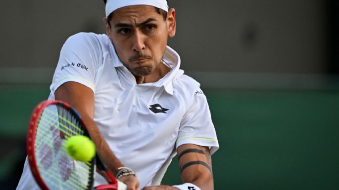 Con la lluvia como protagonista: Alejandro Tabilo peleó y quedó eliminado de Wimbledon