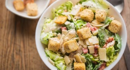 Uno de los clásicos de la vida saludable: conoce la mejor receta para preparar la ensalada César