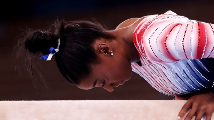 Sorpresa en los JJ. OO.: Simone Biles sufrió una caída y perdió su primera competencia en Paris 2024