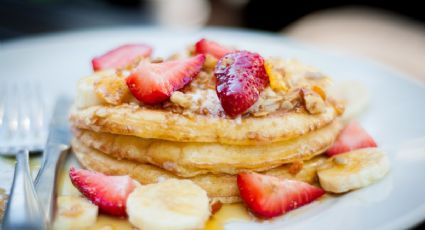 Livianos y para comer en cualquier momento del día: la receta de pancakes que no debes perderte